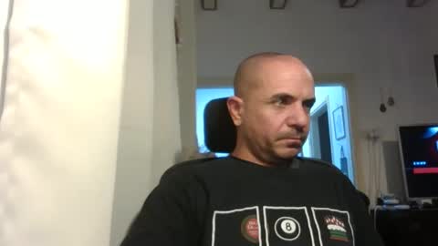 Ariel online show from 12/14/25, 09:08