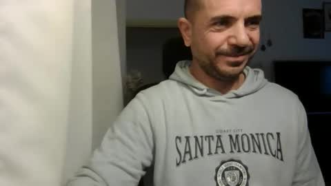 Ariel online show from 12/20/25, 05:58