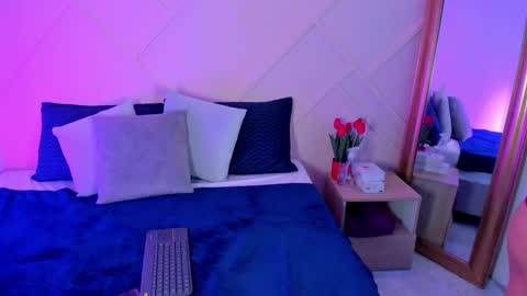 emmajohanson online show from 10/04/25, 08:18