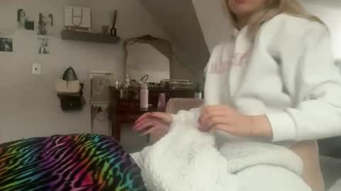 EmmaAngel online show from 12/17/25, 04:13