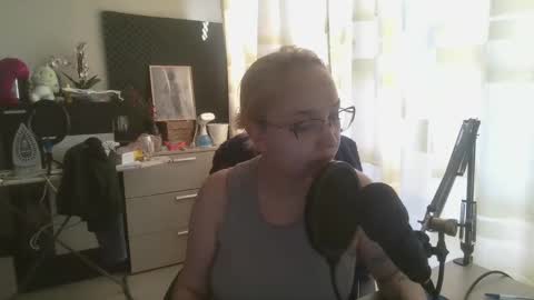 emmanoir_ online show from 02/22/25, 11:02