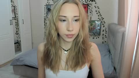 Snapshot of emmarayder chatting on 04/01/26, 11:33 Emma online show from 04/01/26, 11:33