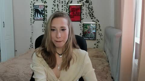 Snapshot of emmarayder chatting on 04/06/26, 11:55 Emma online show from 04/06/26, 11:55