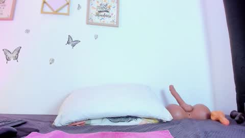 Emma Rogers online show from 11/13/25, 02:49