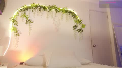 Sara online show from 12/15/25, 11:25