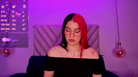 Snapshot of emmaswift1 chatting on 09/09/25, 01:49 Emma online show from 09/09/25, 01:49