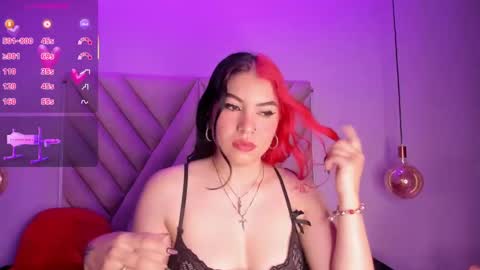 Snapshot of emmaswift1 chatting on 09/13/25, 02:44 Emma online show from 09/13/25, 02:44