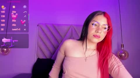 Snapshot of emmaswift1 chatting on 09/29/25, 02:38 Emma online show from 09/29/25, 02:38