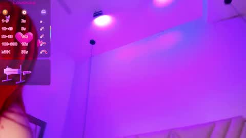 Snapshot of emmaswift1 chatting on 10/07/25, 02:09 Emma online show from 10/07/25, 02:09