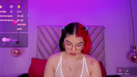 Snapshot of emmaswift1 chatting on 10/09/25, 12:19 Emma online show from 10/09/25, 12:19