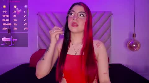 Snapshot of emmaswift1 chatting on 10/28/25, 02:48 Emma online show from 10/28/25, 02:48