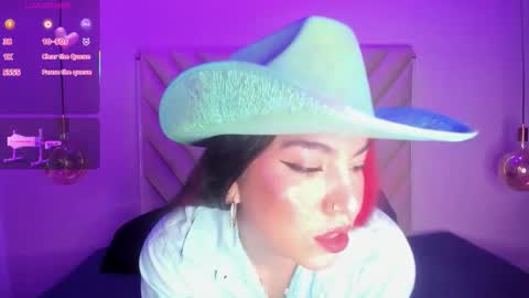 Snapshot of emmaswift1 chatting on 10/31/25, 02:56 Emma online show from 10/31/25, 02:56