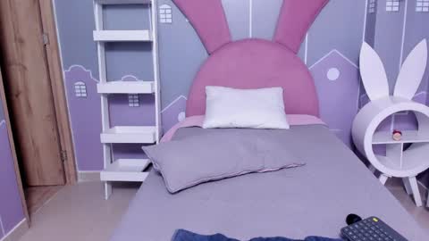 emmathompson__ online show from 04/12/26, 01:49