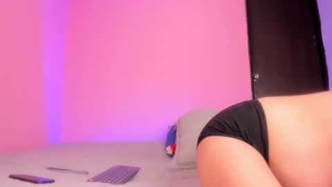 Snapshot of emmi_00 chatting on 12/04/25, 03:38 Emmi online show from 12/04/25, 03:38