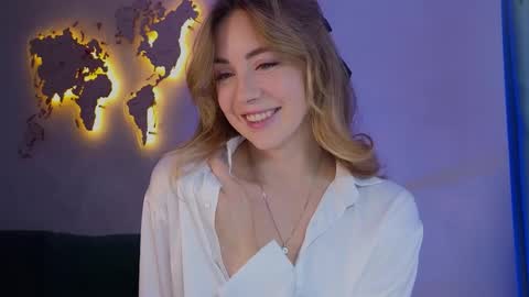 Snapshot of emmi_rosee chatting on 02/01/25, 10:05 Miss Emmi online show from 02/01/25, 10:05