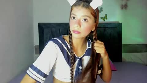 Snapshot of emmie_bunny chatting on 04/02/26, 09:45 Emmie online show from 04/02/26, 09:45