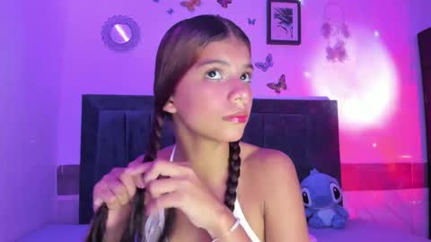 Snapshot of emmie_bunny chatting on 04/18/26, 11:27 Emmie online show from 04/18/26, 11:27