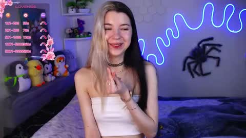 Snapshot of emmie_everly chatting on 04/30/26, 07:53 emmie_everly online show from 04/30/26, 07:53