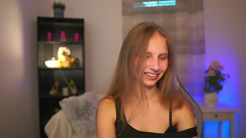 Snapshot of emmie_murray chatting on 05/21/26, 02:13 Emmie online show from 05/21/26, 02:13