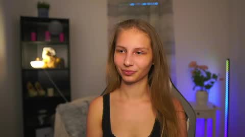 Snapshot of emmie_murray chatting on 06/07/26, 01:37 Emmie online show from 06/07/26, 01:37