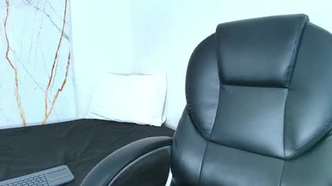 Snapshot of emmie_wood1 chatting on 09/12/25, 11:48 Emmie online show from 09/12/25, 11:48