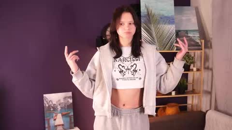 Snapshot of emmiecrellin chatting on 03/03/26, 03:45 Emily online show from 03/03/26, 03:45