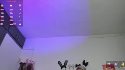          online show from 03/11/25, 03:12