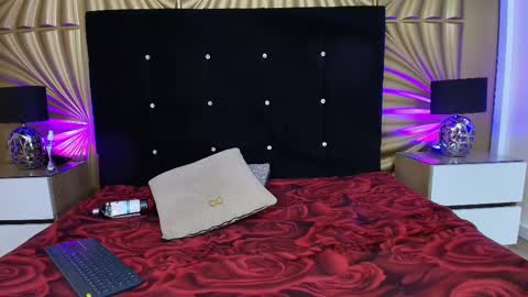 Emmily keller online show from 11/08/25, 01:22