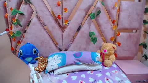 Snapshot of emmily_walker chatting on 12/17/24, 02:44 EmmilyWalker online show from 12/17/24, 02:44