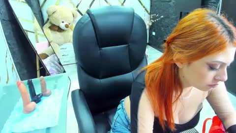 Snapshot of emmily_walker chatting on 10/10/25, 03:05 EmmilyWalker online show from 10/10/25, 03:05