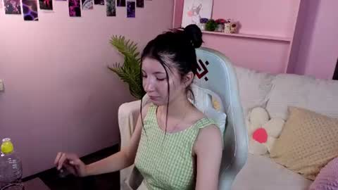 Snapshot of emmy_dreamy_ chatting on 07/05/26, 04:19 emmy_dreamy_ online show from 07/05/26, 04:19