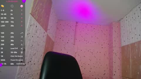 emmy_durant online show from 11/18/25, 08:46