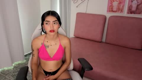 Snapshot of emmy_sexygirl chatting on 09/22/25, 12:40 Emmy online show from 09/22/25, 12:40