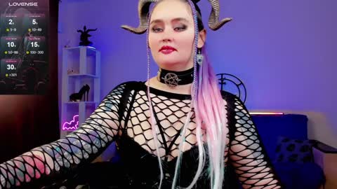 Emmy Bright     50  online show from 12/08/24, 03:21