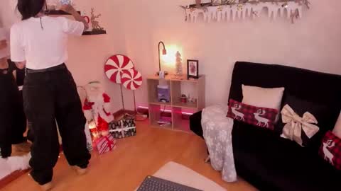 Emmy Evans  online show from 12/19/25, 08:27