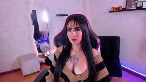 Emmy Evans  online show from 01/05/26, 07:39