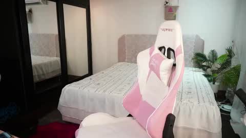 Emmylie online show from 04/17/26, 09:23