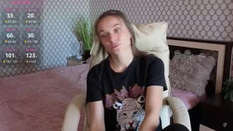 Snapshot of emmyskyy chatting on 09/22/25, 09:11 Emma online show from 09/22/25, 09:11