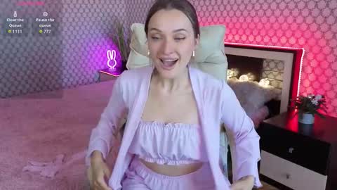 Snapshot of emmyskyy chatting on 09/26/25, 09:02 Emma online show from 09/26/25, 09:02