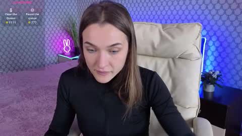 Snapshot of emmyskyy chatting on 10/04/25, 09:29 Emma online show from 10/04/25, 09:29