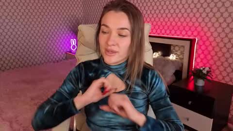 Snapshot of emmyskyy chatting on 10/17/25, 09:12 Emma online show from 10/17/25, 09:12