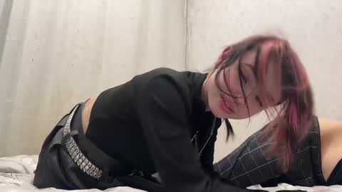 Snapshot of emo_couple666 chatting on 03/04/25, 08:38 Gabriel Elizabeth online show from 03/04/25, 08:38