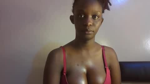 Snapshot of empress_emma chatting on 05/01/26, 04:00 empress_emma online show from 05/01/26, 04:00