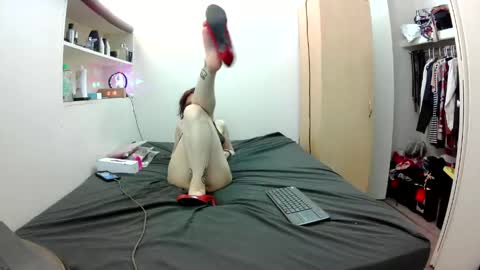 Snapshot of empress_lillth chatting on 05/19/26, 01:17 Empress Lillth online show from 05/19/26, 01:17