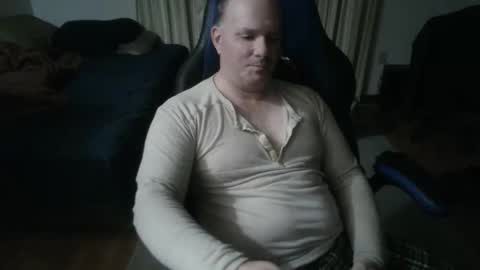 Snapshot of emsguy1 chatting on 04/11/26, 05:45 Matt online show from 04/11/26, 05:45