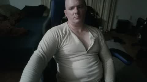 Snapshot of emsguy1 chatting on 04/16/26, 04:35 Matt online show from 04/16/26, 04:35