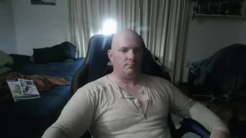 Snapshot of emsguy1 chatting on 05/10/26, 05:23 Matt online show from 05/10/26, 05:23