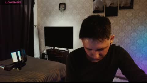 Snapshot of emveeboy96 chatting on 03/16/26, 08:35 emveeboy96 online show from 03/16/26, 08:35