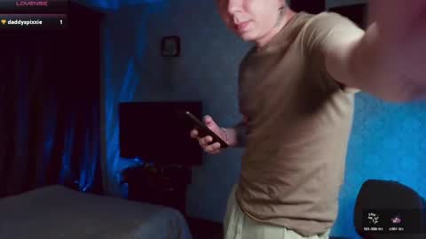 Snapshot of emveeboy96 chatting on 05/11/26, 07:00 emveeboy96 online show from 05/11/26, 07:00