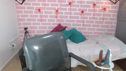 Emy online show from 03/09/25, 09:14